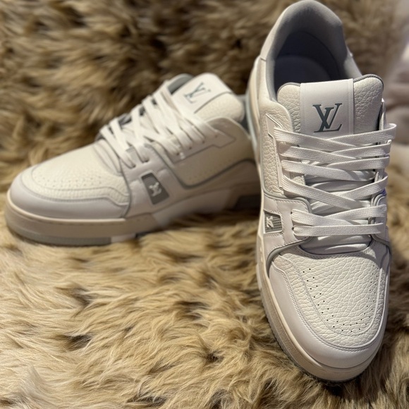 Louis Vuitton LV trainer sneaker #54. Brand New,never worn. Excellent condition - Picture 9 of 12